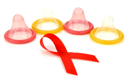 LISTÓN ROJO Y CONDONES USAR CONDÓN PREVENCIÓN DE VIH SIDA